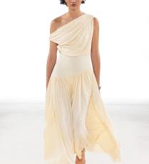 فستان من Abadia 