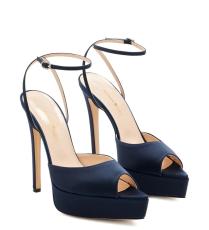 حذاء من Andrea Wazen