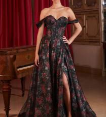 فستان من One Honey Boutique 