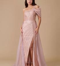 فستان من The Dress Outlet