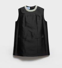 فستان من Prada