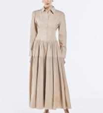 فستان من Riva 