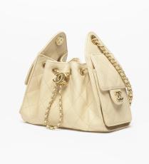 حقيبة من Chanel