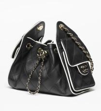 حقيبة من Chanel