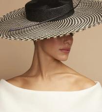 قبعة من Juliette Millinery