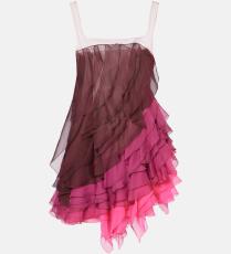 فستان من Nensi Dojaka