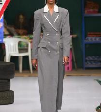 معطف من Tolu Coker