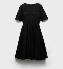 فستان من Prada 