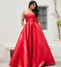 فستان من Dress 2 party
