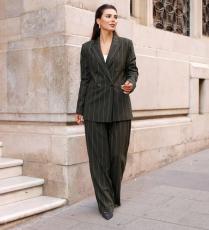 بدلة من Gent With