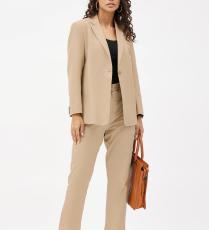 طقم من The Ambition Collective