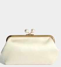 حقيبة من Anya Hindmarch