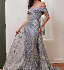 فستان من The Dress Outlet 