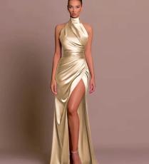 فستان من Gold Dress
