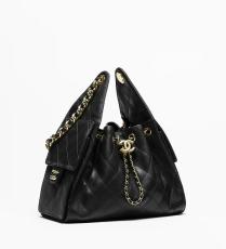 حقيبة من Chanel