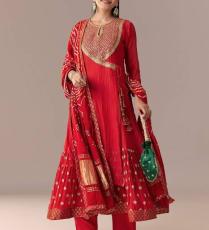 تصميم من Kalki Fashion