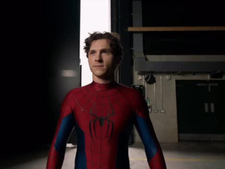 توم هولاند يشوّق الجمهور لأولى لقطات Spider-Man: Brand New Day