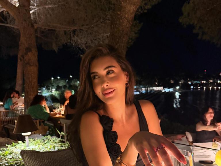 ياسمين صبري تتألق بفستان أسود طويل.. أناقة أنثوية بتفاصيل ناعمة