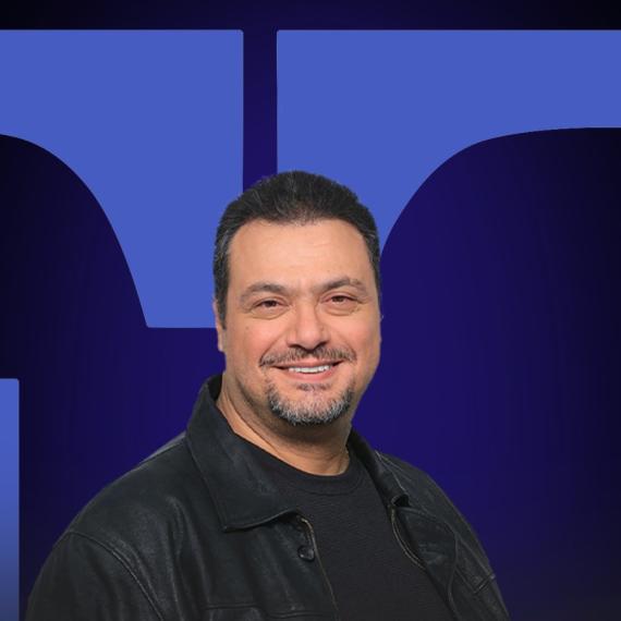 مراد مكرم  - صورة معدلة من السوشيال ميديا