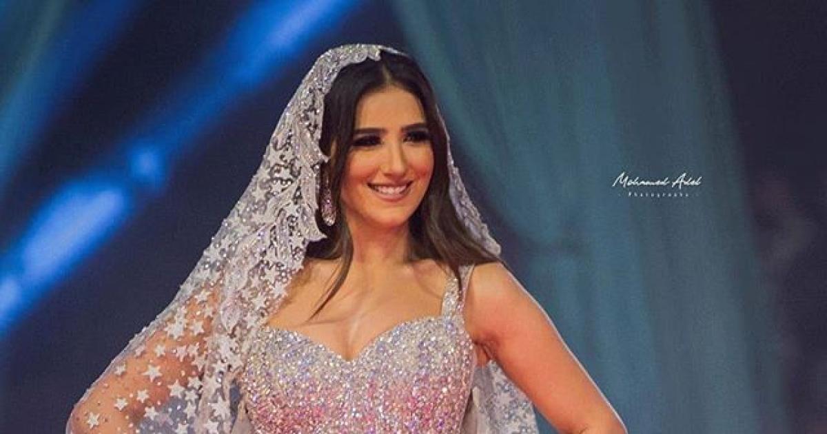 الجمهور يختار مي عمر كموديل | ET بالعربي