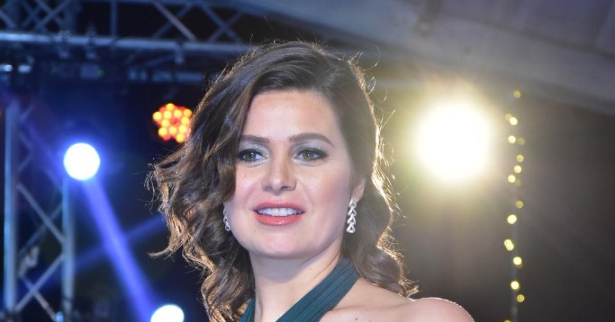ÙŠØ³Ø±Ø§ Ø§Ù„Ù„ÙˆØ²ÙŠ Ø­Ø§Ù…Ù„ ÙƒÙ†Ø¬ ÙƒÙˆÙ†Ø¬