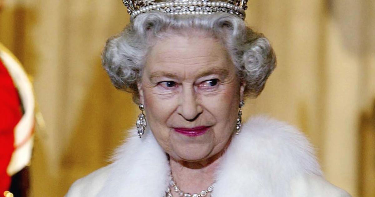ممثلة جديدة تختتم مسلسل The Crown بدور الملكة إليزابيث Et بالعربي
