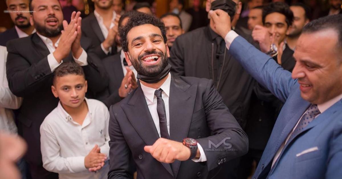 رقص محمد صلاح في حفل زفاف شقيقه Et بالعربي