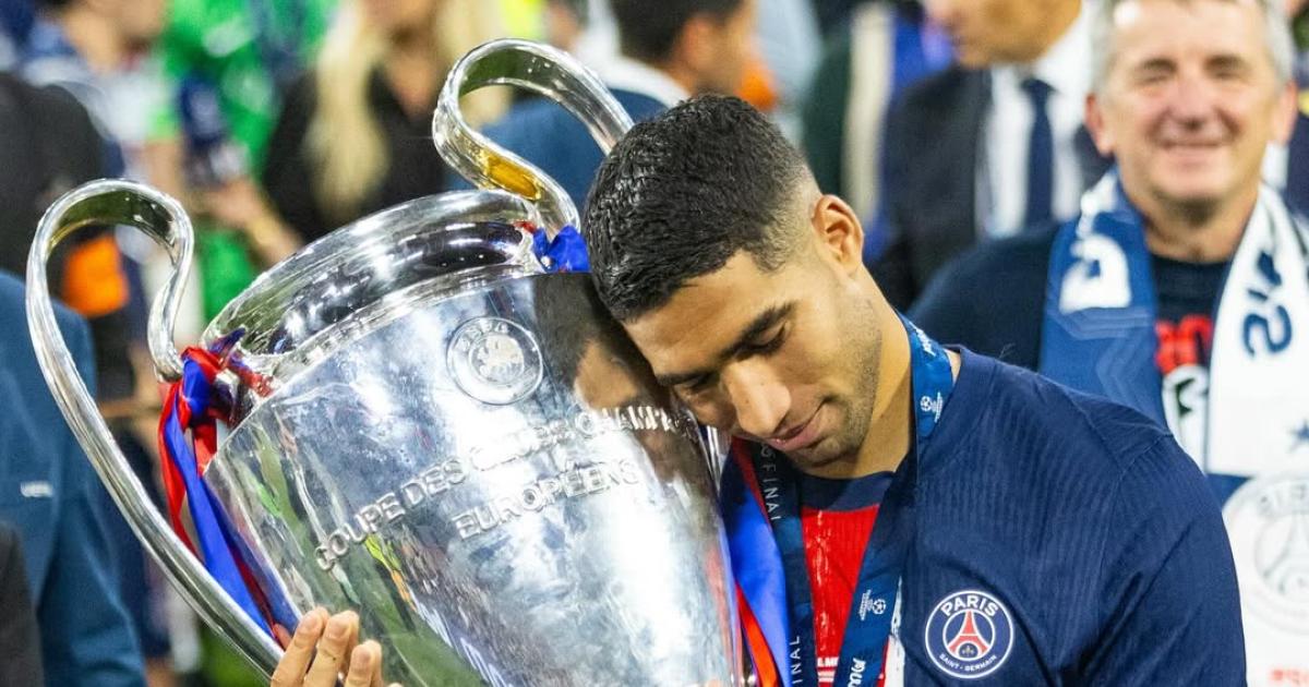 باريس سان جيرمان PSG يصنع التاريخ! الفريق الفرنسي يُتوج بلقب دوري أبطال أوروبا UEFA بعد فوز ساحق على إنتر ميلان Inter Milan بنتيجة غير مسبوقة في النهائيات. ليلة باريسية لا تُنسى في أليانز أرينا Allianz Arena