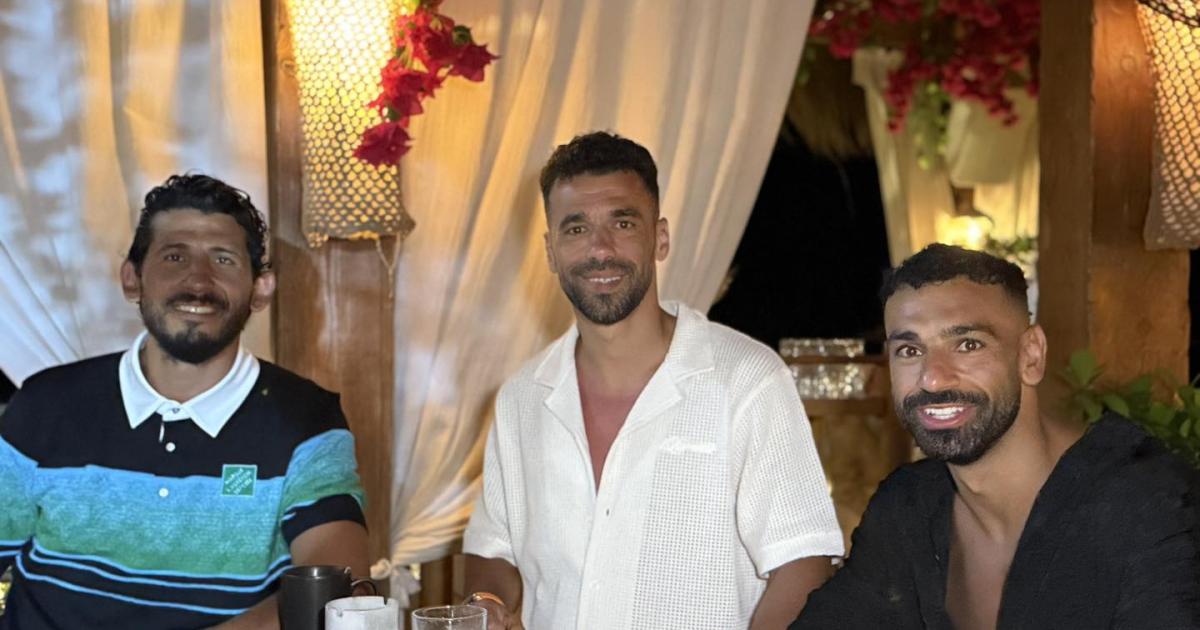محمد صلاح يقضي إجازته الصيفية في الساحل الشمالي برفقة أحمد حجازي وعبدالله السعيد والأجواء رياضية على البحر 