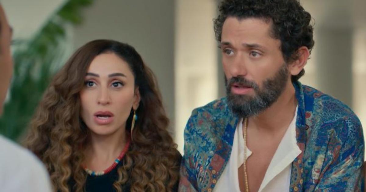 توقف مفاجئ لتصوير فيلم طلقني لكريم محمود عبد العزيز ودينا الشربيني والمنتج يوضّح ل ET التصوير توقف لنضبط شوية تفاصيل إنتاجية، مش أكتر من كده 
