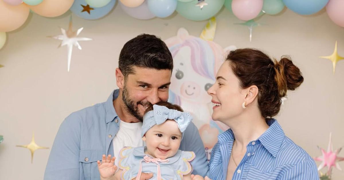 شائعات طلاق بيرك أوكتاي و يلدز أتيكسوي تعود إلى الواجهة | ET بالعربي