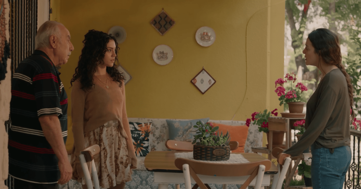نهاية مشوقة في الحلقة 28 من مسلسل سلمى، مواجهة نارية بين سلمى ونديم بعد اكتشافها سر هاتف جلال، وميرنا تزيد التوتر بتدخلها المفاجئ... هل يكشف نديم الحقيقة أخيراً؟ 