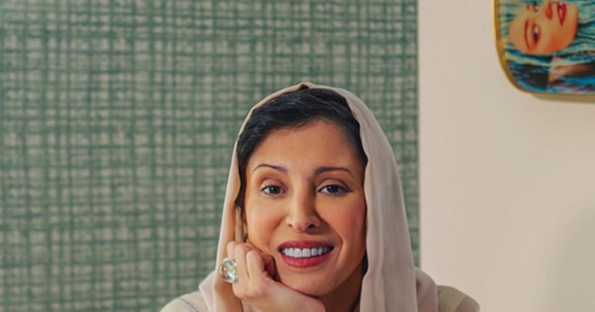 ET HIGHSTREET. الأميرة نورة الفيصل تفوز بجائزة الأزياء في الجوائز الثقافية الوطنية، تقديرًا لإبداعها في دمج التراث السعودي مع التصميم المعاصر 
