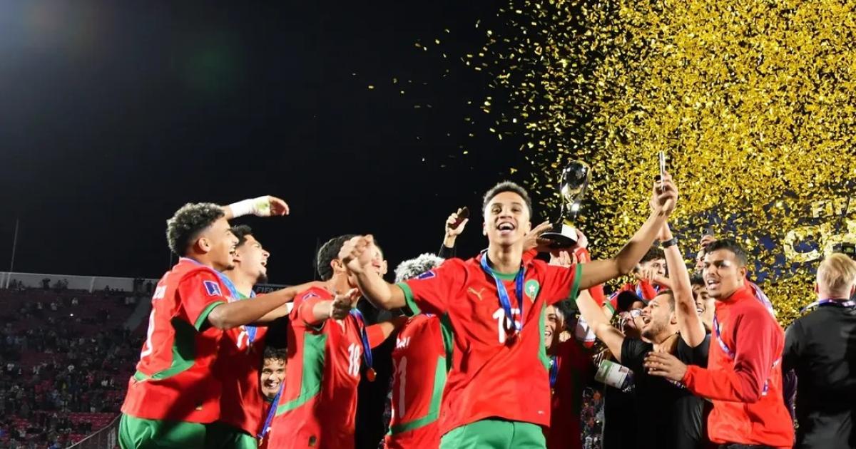 أبطال العالم الجدد نجوم المغرب والعالم العربي يحتفلون بإنجاز تاريخي بعد فوز منتخب المغرب للشباب بكأس العالم للمرة الأولى 