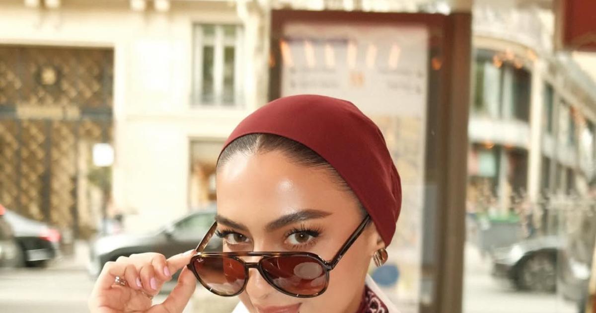 ET HIGHSTREET. يارا النملة بإطلالة أنيقة في باريس تجمع بين الكلاسيكية والعصرية بتفاصيل غربية ناعمة 