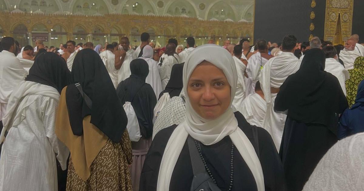 سهر الصايغ بأجواء روحانية في مكة المكرمة أثناء أدائها لمناسك العمرة. واستعدادات لمسلسلها الجديد "لعدم كفاية الأدلة" 