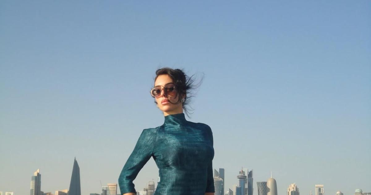 ET HIGHSTREET. جورجينا رودريغيز تخطف الأنظار في قطر بعد ظهورها بفستان من Fendi ارتدته بشكل معكوس، ما أثار فضول الجمهور 