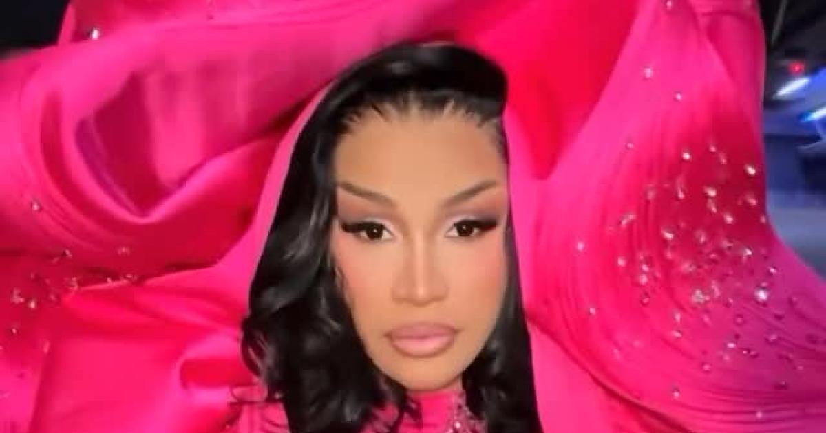 كاردي بي بـ Bodysuit غوراف غوبتا في أول ظهور لها بالسعودية | ET بالعربي