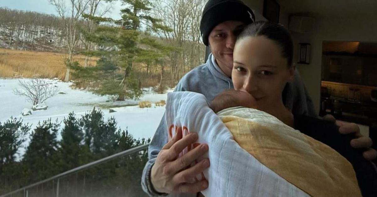 بيت ديفيدسون وإلسي هيويت يرحّبان بطفلتهما الأولى | ET بالعربي