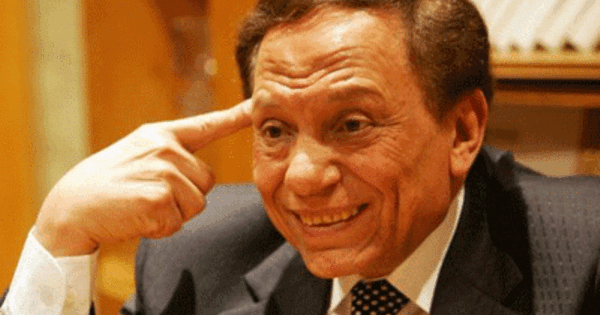 عادل إمام يبدأ تسجيل مذكراته تلفزيونيًا بتوثيق من رامي إمام