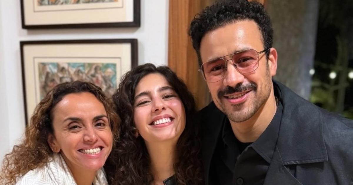 Egyptian Stars Gather for a Ramadan Evening Singing "Gari Ya Gari" at Ahmed Dawood's Home