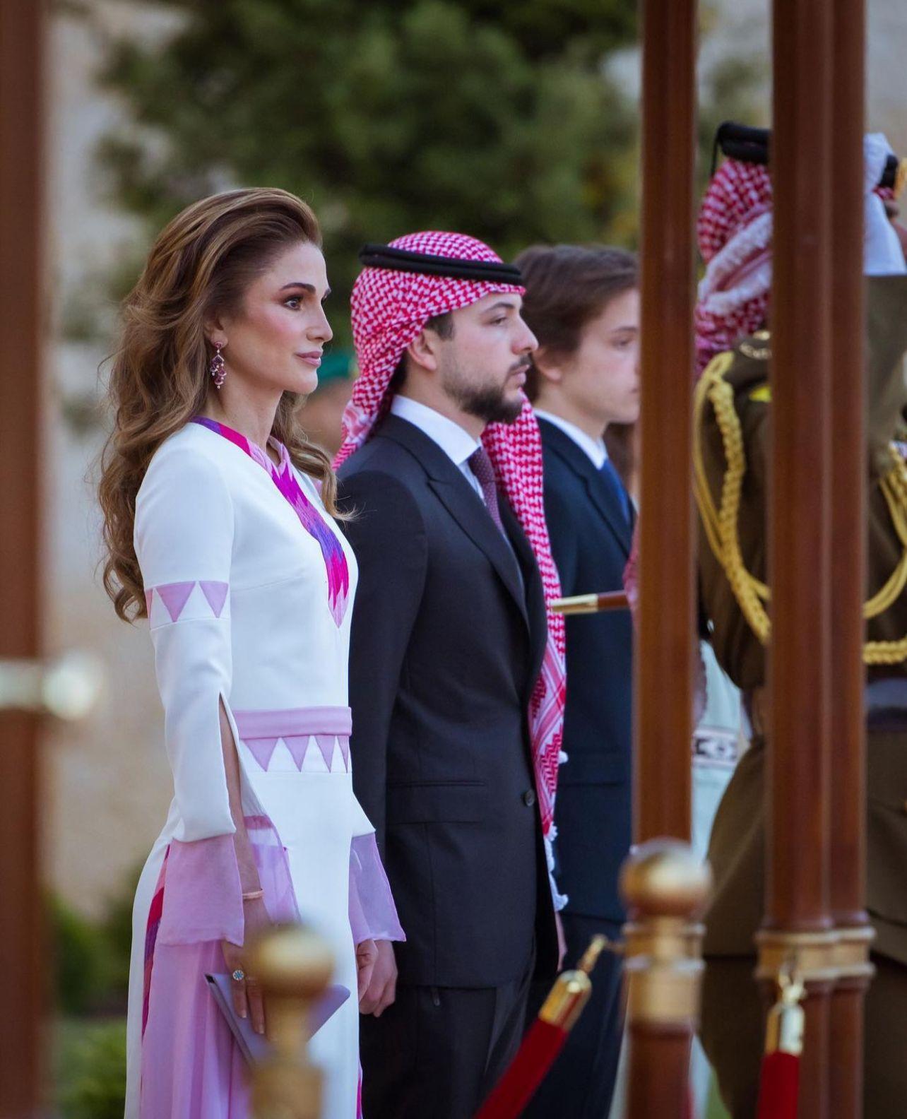 ظهور مميز للعائلة الملكية في الأردن بمناسبة عيد الإستقلال الـ 76