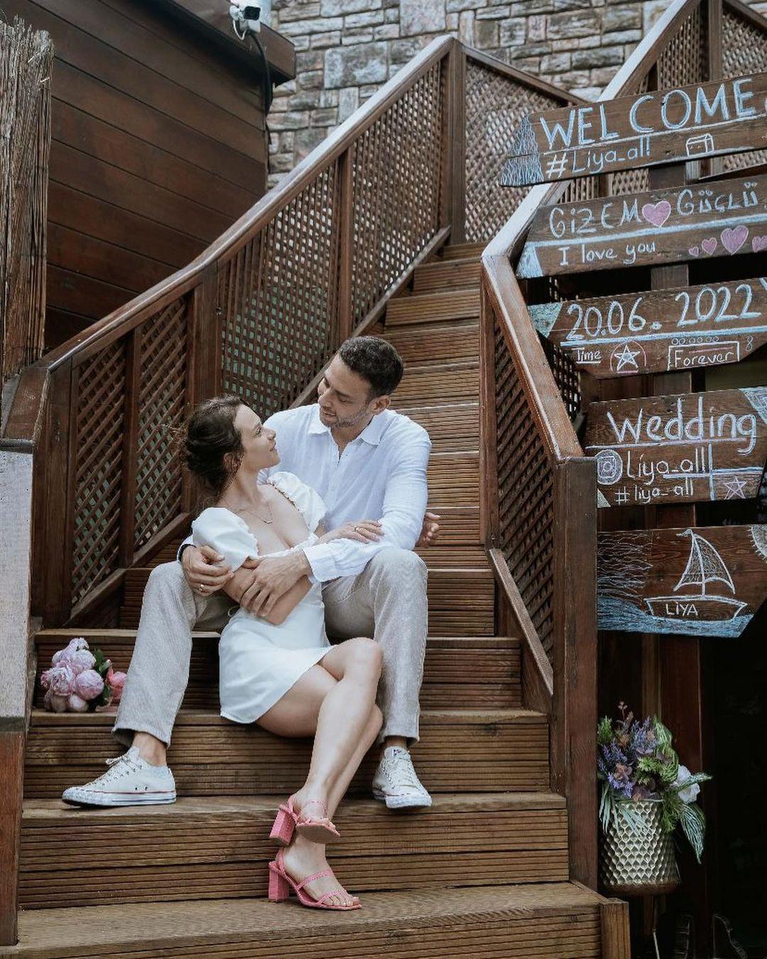صور زفاف جيزم كاتمر نجمة مسلسل "شقة الأبرياء"