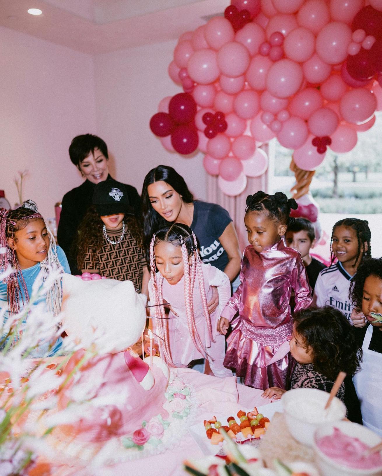 صور من احتفال كيم كارداشيان بعيد ميلاد ابنتها شيكاغو الخامس 