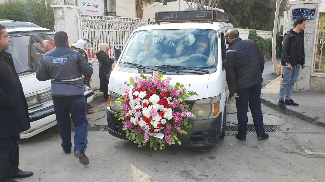 صور من انطلاق جنازة شادي زيدان من مشفى دار الشفاء