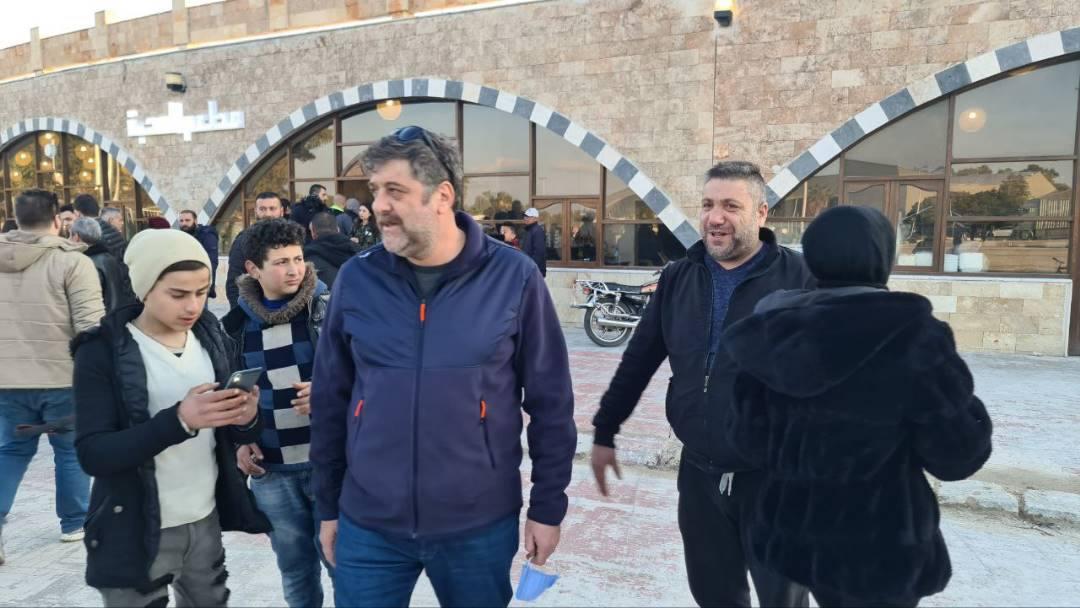 باسم ياخور وفادي صبيح في اللاذقية وجبلة برفقة شاحنات المساعدات