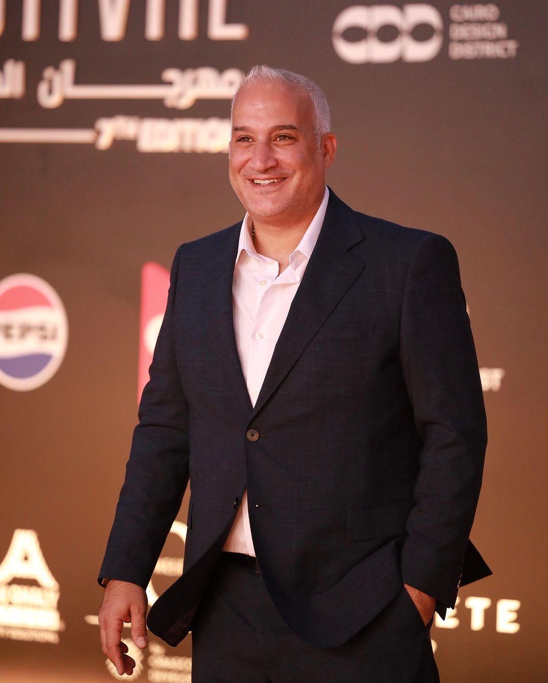  النجوم خلال العرض العالمي الأول لفيلم "الفستان الأبيض"