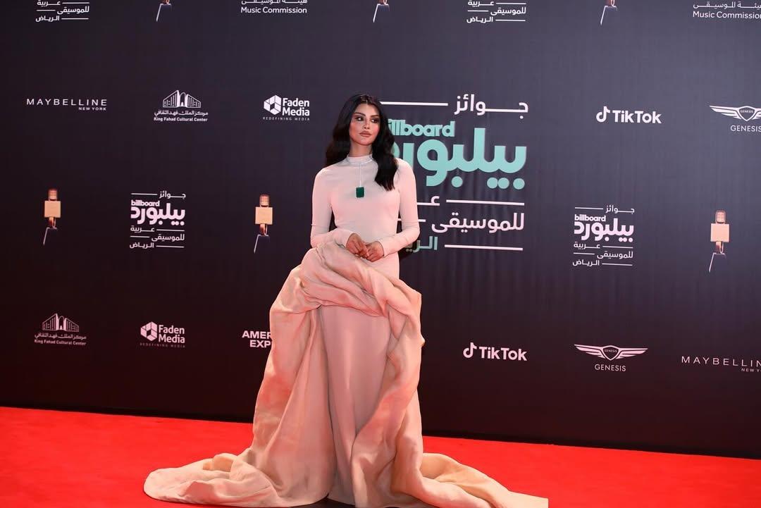 إطلالات النجمات في حفل جوائز بيلبورد عربية للموسيقى
