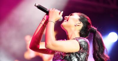 المغنية المغربية منال