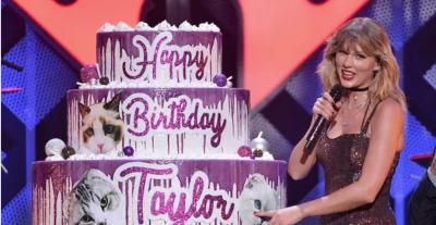 تايلور سويفت تحتفل بعيد ميلادها على المسرح